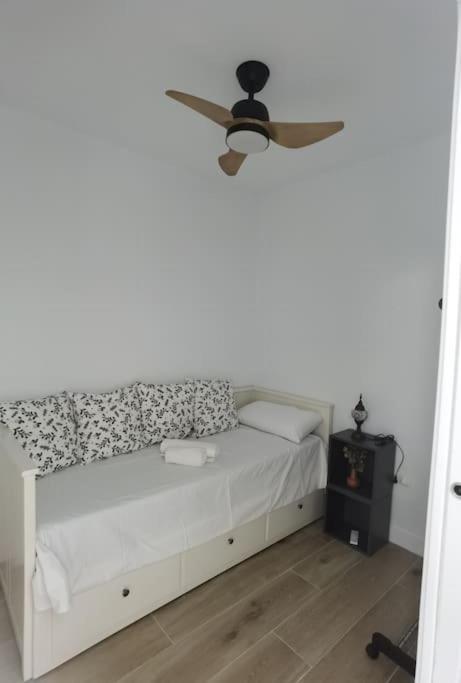 Fantastico Piso Nuevo, Mentidero Apartment